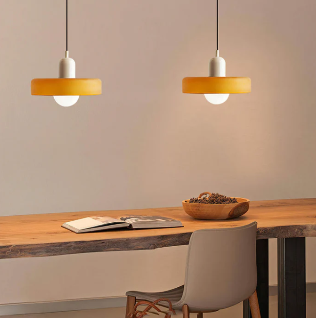 Lámpara colgante Bauhaus en vidrio coloreado