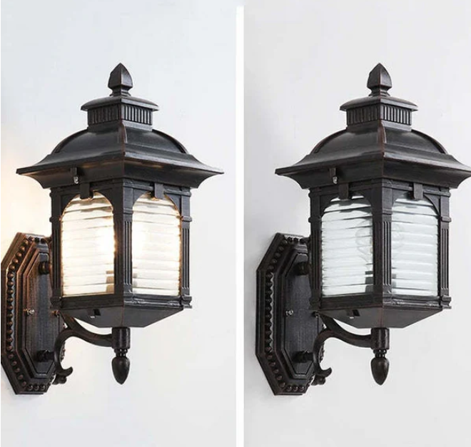 Lámpara de pared exterior de vidrio antiguo
