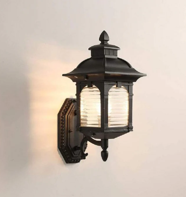 Lámpara de pared exterior de vidrio antiguo