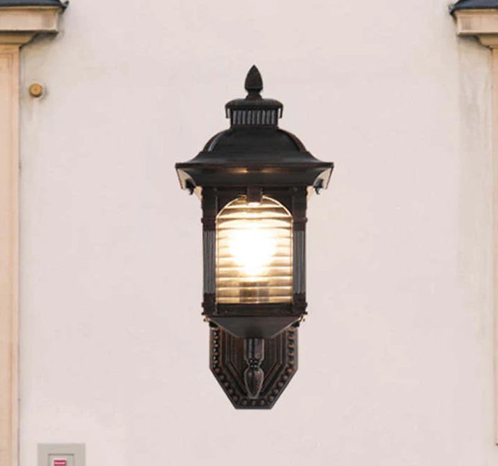 Lámpara de pared exterior de vidrio antiguo