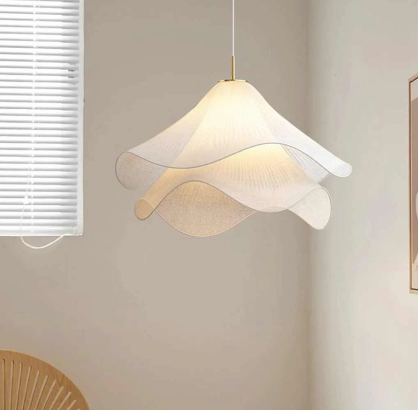Lámpara colgante francesa de interior con pantalla de tela de pétalos