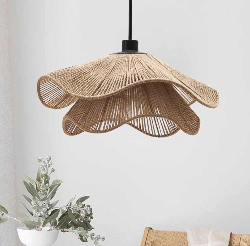 Lámpara colgante francesa de interior con pantalla de tela de pétalos